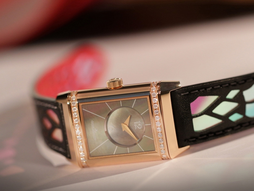 El refinado reloj Reverso Jaeger-LeCoultre creado por Christian Louboutin